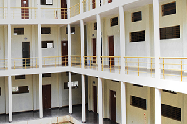 https://cache.careers360.mobi/media/colleges/social-media/media-gallery/8772/2021/8/10/Campus inside view of Mysuru Royal Institute of Technology Mandya_Campus-View.png